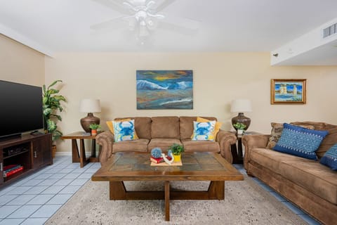 Condo, 3 Bedrooms | Living area