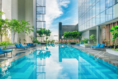 2 outdoor pools