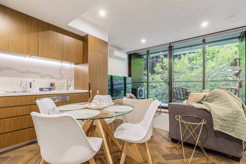 The round glass table offers a relaxed spot to enjoy a light meal, morning coffee or takeaway.