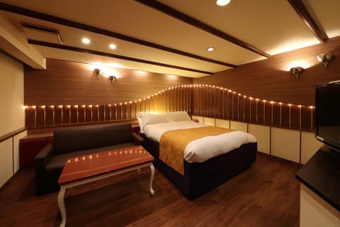 Minibar, soundproofing, WiFi (free), bed sheets