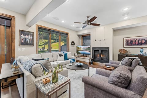 Living room with smart TV, fireplace and walk-out patio