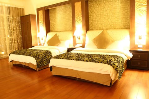Luxury Quadruple Room, 2 Double Beds, Non Smoking, Jetted Tub | Premium bedding, desk, blackout drapes, soundproofing