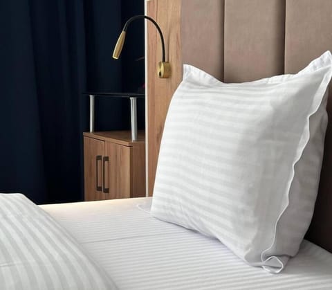 In-room safe, WiFi (free)