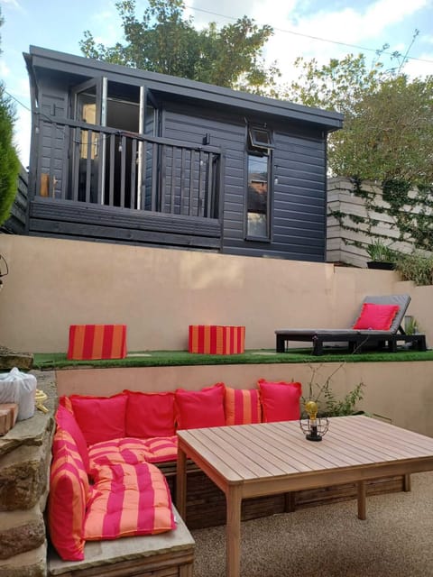 Brand new open plan cozy cabin