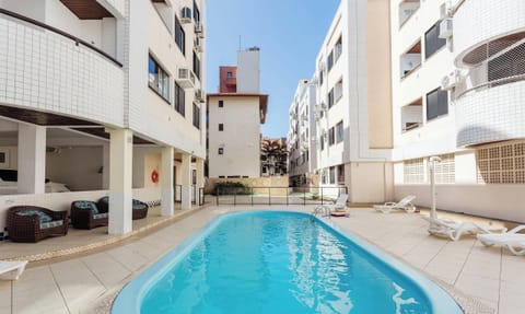 Basic Apartment | Pool