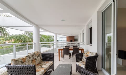 Basic Apartment | Outdoor dining