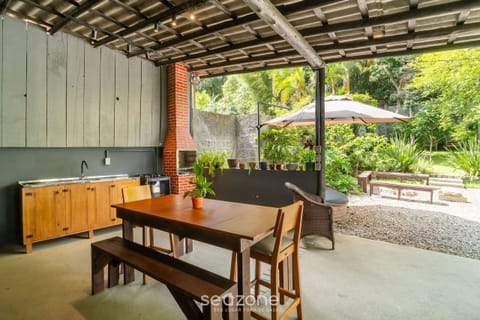 Basic Apartment | Outdoor dining