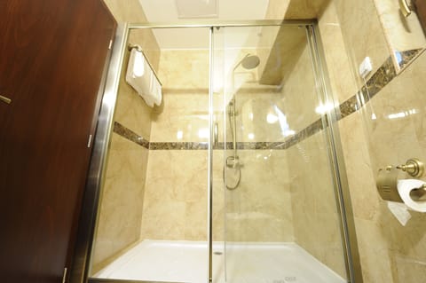 Deluxe Suite, 1 King Bed, River View | Bathroom | Shower, free toiletries, hair dryer, bathrobes