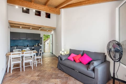 Standard Apartment, 2 Bedrooms (High Roof Apartment) | Living area