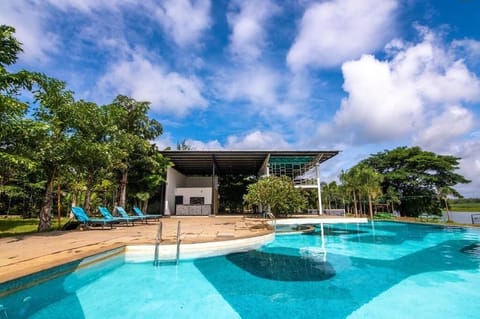 15 outdoor pools