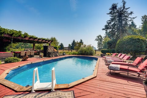 La Center Vacation Rental | 1BR | 1BA | 400 Sq Ft | Step to Enter