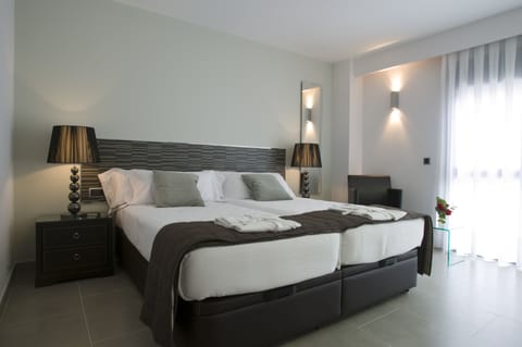 In-room safe, desk, soundproofing, free WiFi