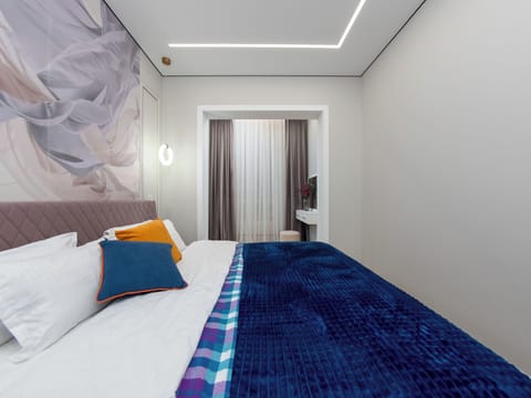 Apartment, 2 Bedrooms, Private Bathroom, Mountain View | Iron/ironing board, WiFi (free)