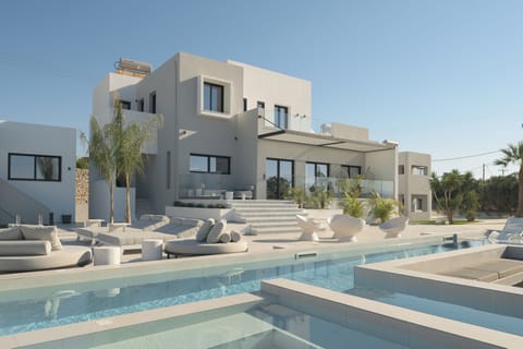 Two 50m² pools create a spectacular setting for sun-filled Cretan days.