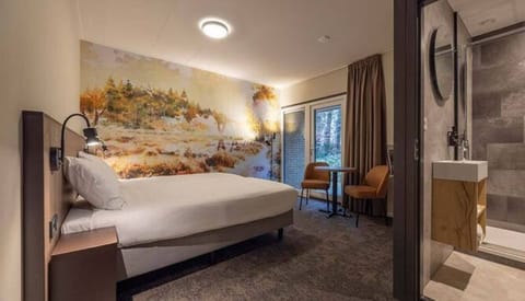Stretch out with lounge seating and an easy ensuite nearby.