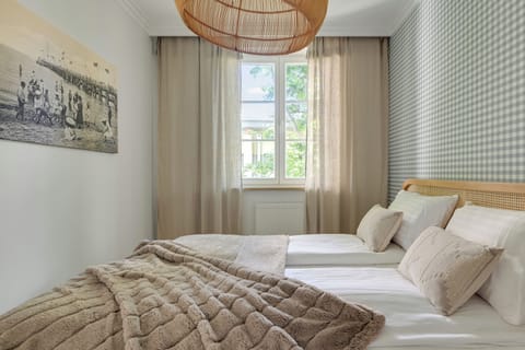 Family Apartment, Balcony | Premium bedding, iron/ironing board, cribs (surcharge), WiFi (free)