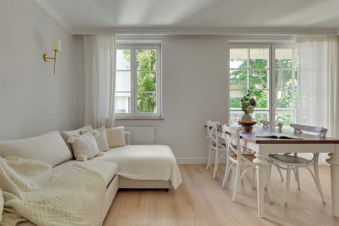 Family Apartment, Balcony | Living area | 40-inch flat-screen TV with cable channels, Netflix, Hulu