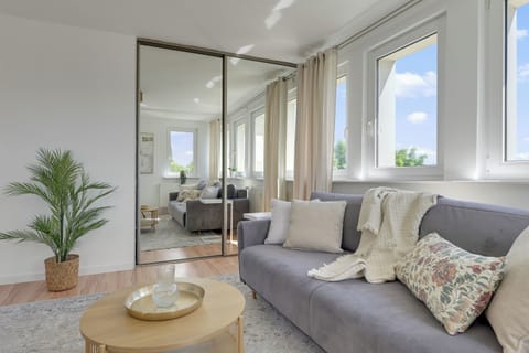 Economy Apartment, Non Smoking, Private Bathroom | Living area | 40-inch flat-screen TV with cable channels, Netflix, Hulu