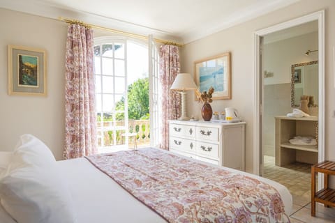Superior Double Room, Ensuite | In-room safe, blackout drapes, iron/ironing board (on request)