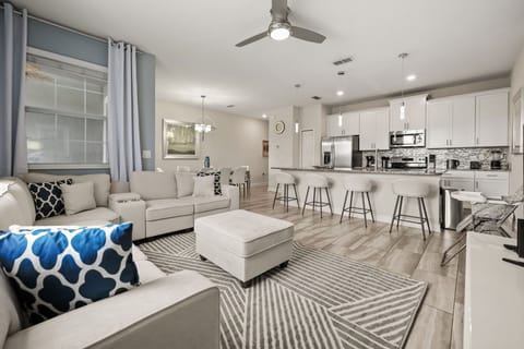 4887 Romeo Circle (1).jpg