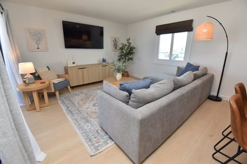 Welcome to Maritime Place B9!