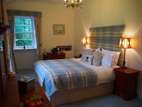 Luxury Double Room (Ross) | Premium bedding, iron/ironing board, free WiFi, bed sheets