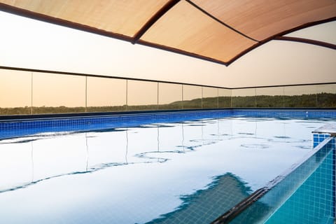 2 outdoor pools