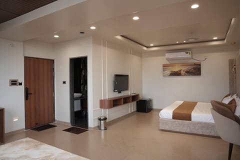 Suite | Rollaway beds (surcharge), WiFi (free), bed sheets