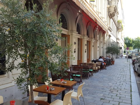 Comfort Apartment, 2 Bedrooms, City View | Outdoor dining