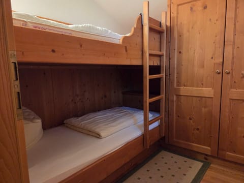 Apartment | 4 bedrooms, individually furnished, bed sheets