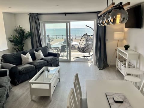 Apartment 2 Lounge & Balcony