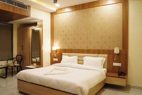Luxury Room | Desk, laptop workspace, WiFi (free)