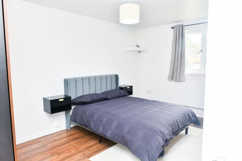 WiFi (free), bed sheets