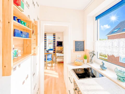 Interior Design, Wood, Flooring, Furniture, Home, Room, Floor, Ceiling, Lighting, Kitchen
