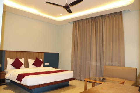 Deluxe Room | Desk, laptop workspace, WiFi (free)