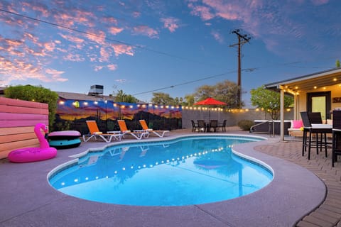 Heated pool kept at 80F - heating is FREE Oct-Apr. Your private desert resort