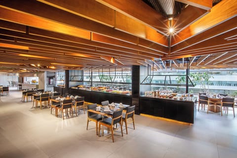 Free daily buffet breakfast