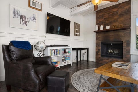 Smart TV, Armchair