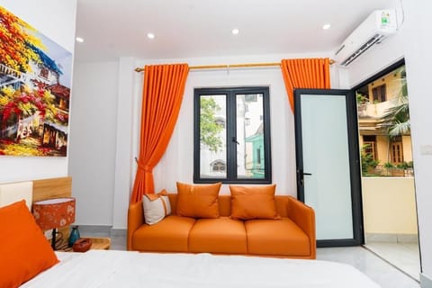 Deluxe Suite, City View | Pillowtop beds, desk, laptop workspace, blackout drapes