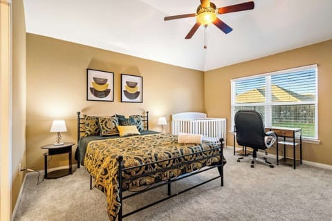 Comfortable queen bedroom with TV, crib and dedicated office setup—perfect for remote work, project planning and restful nights. Designed for contractors, insurance housing, relocating families and extended stays in Crowley, TX.