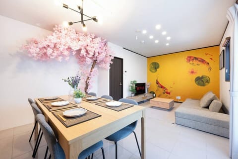 365 days with Sakura Tree | Spacious Living & Dining｜Netflix Ready｜Perfect for Family Gatherings｜Modern Design｜Bright and Cozy Atmosphere