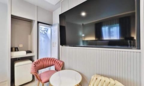 Twin Room, Non Smoking, Private Bathroom | Interior