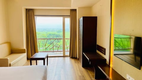 Deluxe Double Room | In-room safe, soundproofing
