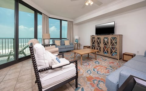 Condo, 2 Bedrooms | Property grounds