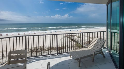 Condo, 2 Bedrooms | Property grounds