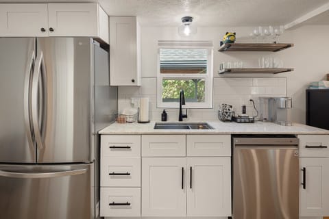 House, 2 Bedrooms | Private kitchen | Coffee/tea maker, fridge, oven