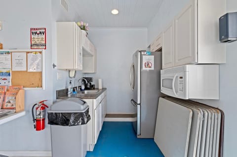 Condo, 1 King Bed with Sofa bed (Castle Reef 527) | Private kitchen