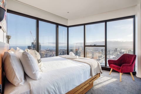 Wake up to a stunning skyline that stretches across the Yarra and out to the bay, visible right from the comfort of your bed.