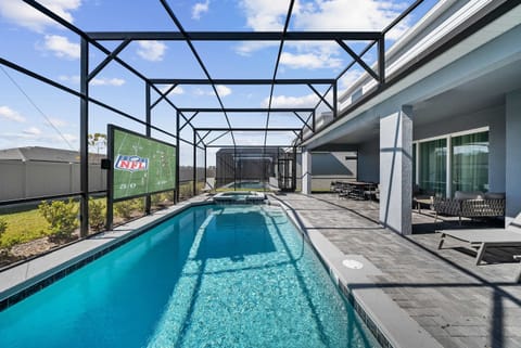 House | 8 bedrooms