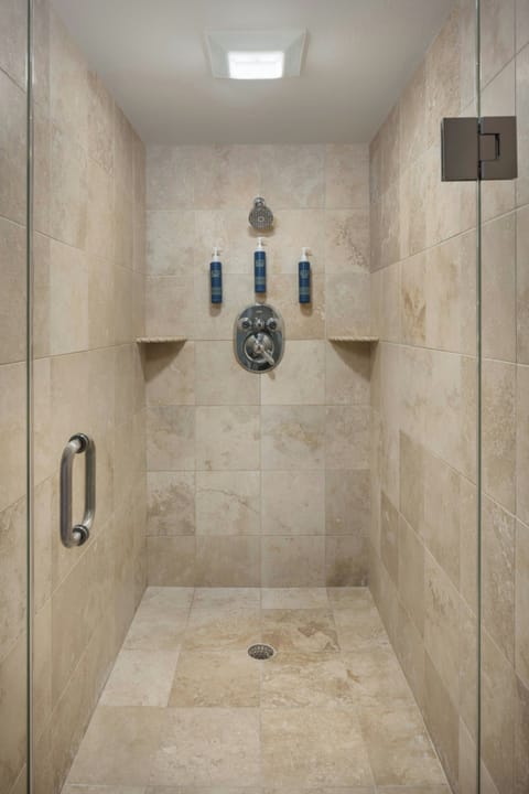 Suite, 1 King Bed with Sofa bed | Bathroom | Shower, free toiletries, hair dryer, towels